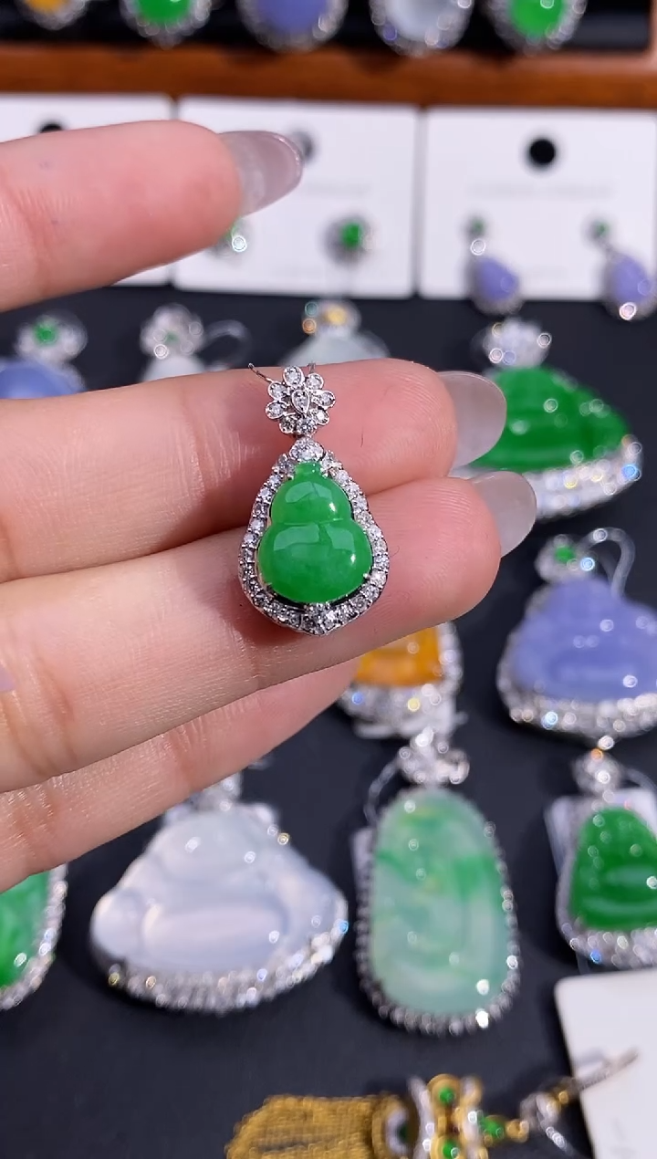 【闪购商品】翡翠颈饰18K金镶嵌吊坠