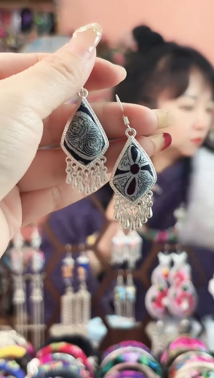 艺枝独绣手工饰品208