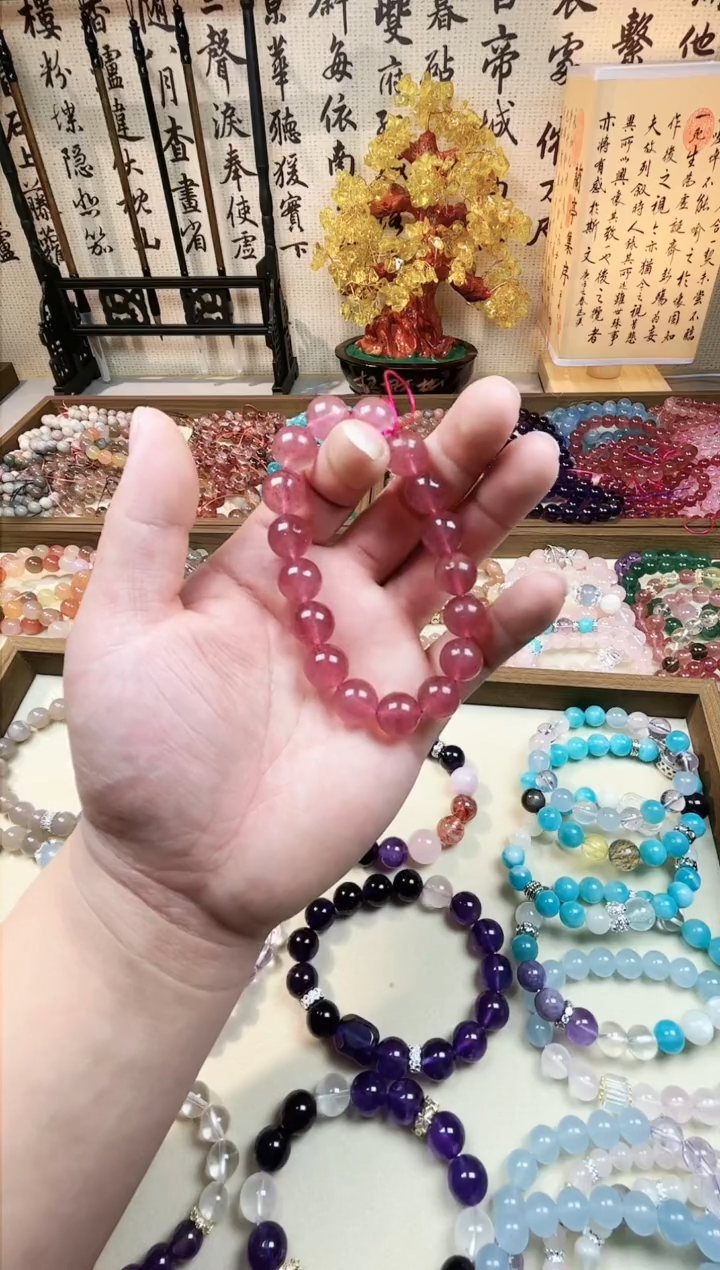 【闪购商品】硅化玉手链合金草莓晶手串。尺寸12mm+，保真保天然