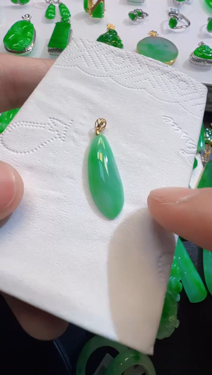 翡翠18K金镶嵌吊坠(不含链)300