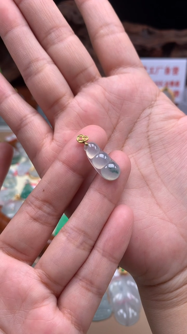 【闪购商品】翡翠吊坠(不含链)18K金镶嵌豆子