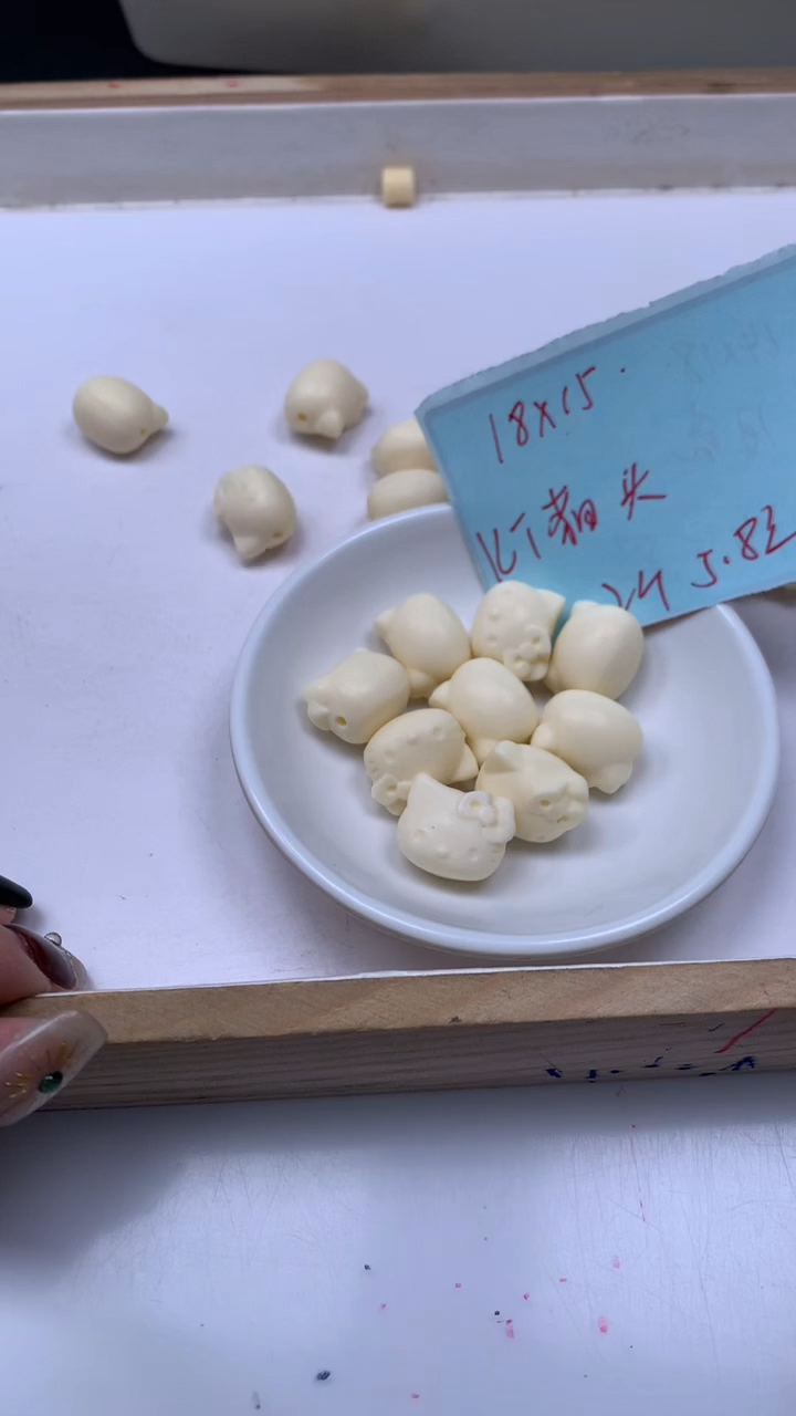 菩提散珠E914 牙牙 果 KT 猫头15*18mm 2个5.8元