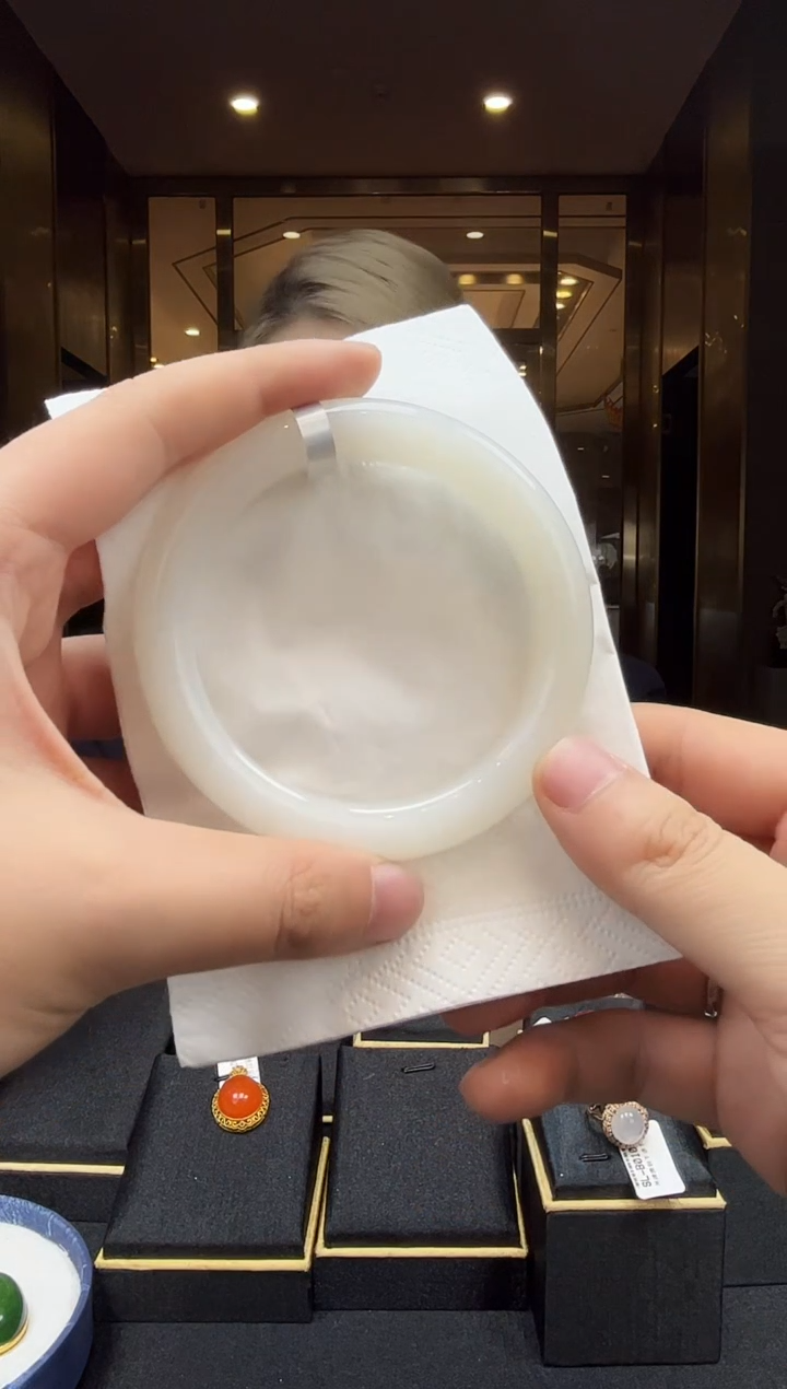 【闪购商品】和田玉手镯未镶嵌SH2660 多样性发其一