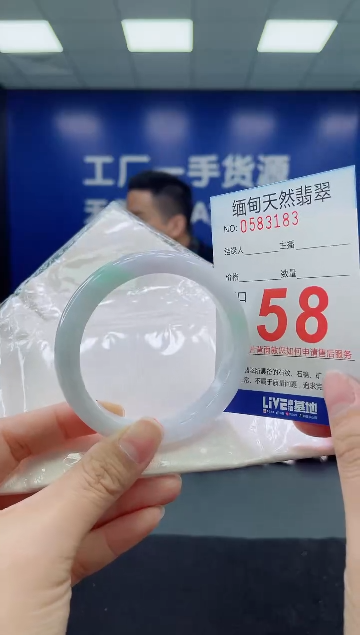 未镶嵌手镯翡翠天然翡翠手镯