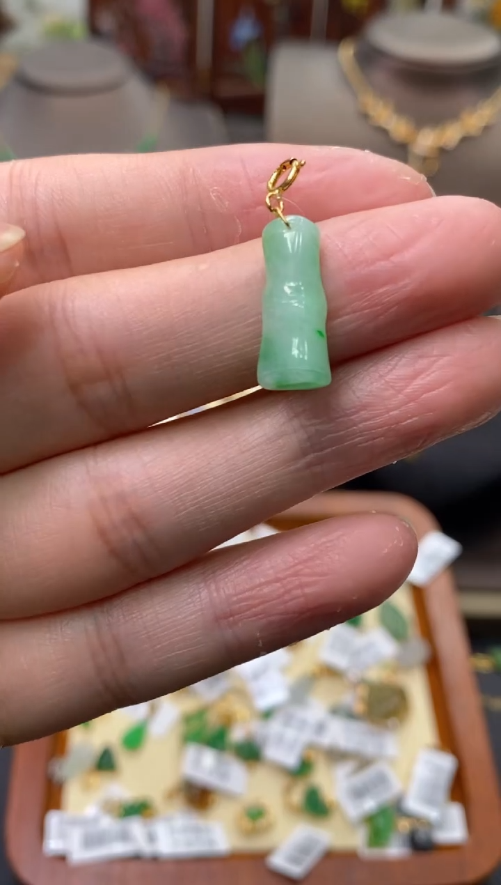 【闪购商品】翡翠颈饰18K金镶嵌净货13950