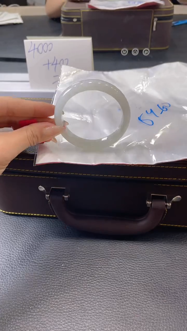 【闪购商品】翡翠手镯未镶嵌手镯