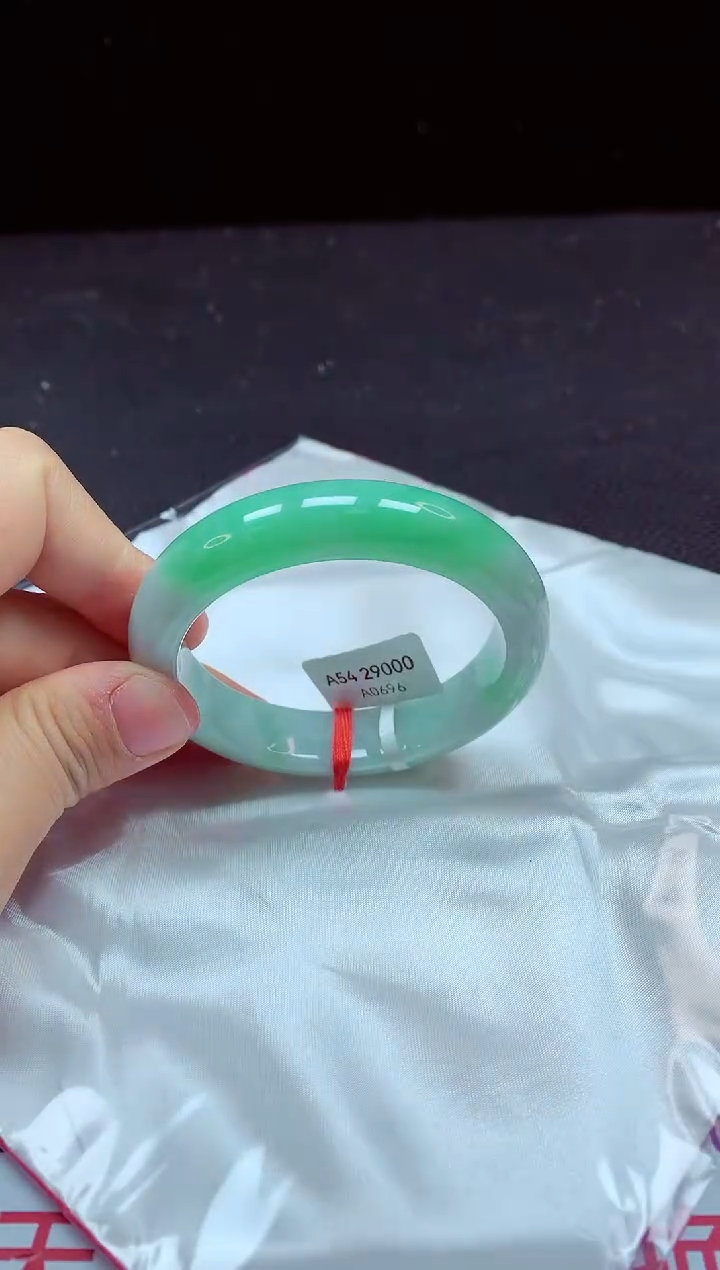 【闪购商品】翡翠手镯未镶嵌镯子53+