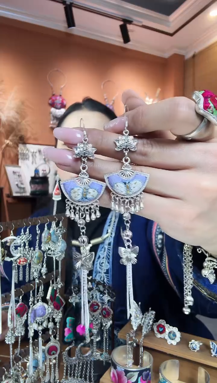 【闪购商品】刺绣纯手工民族风耳环