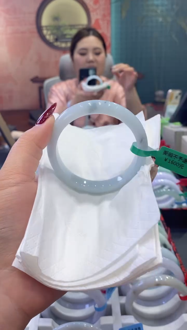 【闪购商品】翡翠手镯未镶嵌多人0010554