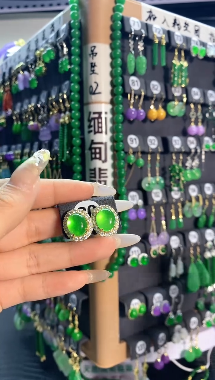 【闪购商品】翡翠颈饰银S925镶嵌80...