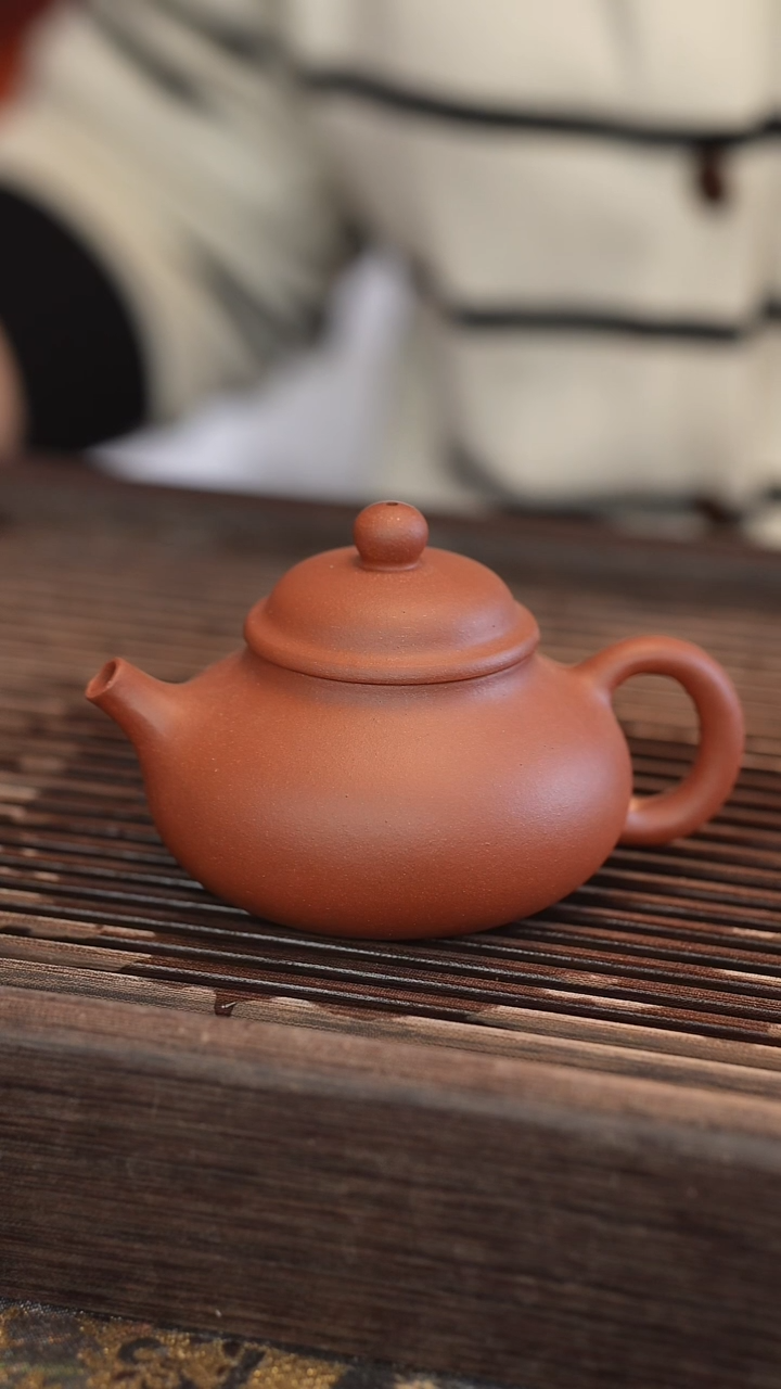 茶壶紫砂容天 北红赤铁 半手工 【宽口】160cc