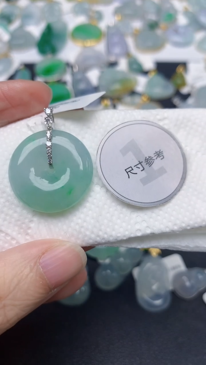 颈饰18K金镶嵌翡翠天然缅甸A货翡翠