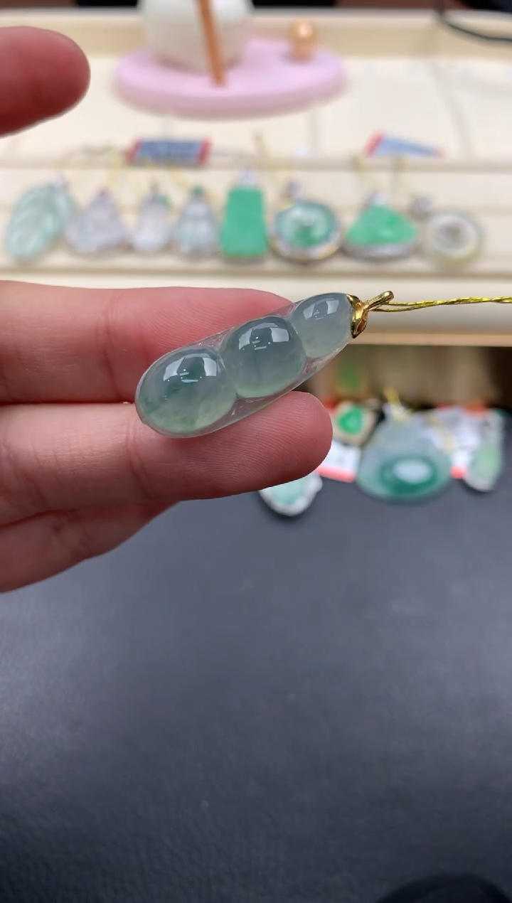 【闪购商品】翡翠颈饰18K金镶嵌A900    