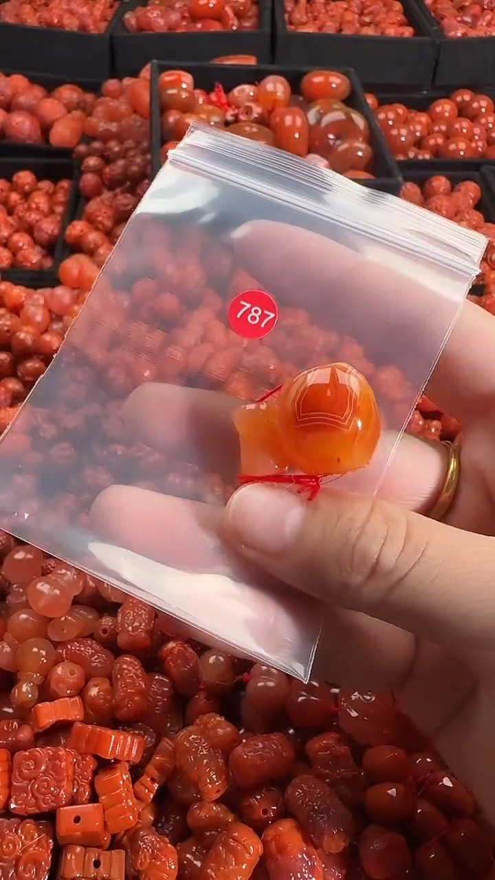 颈饰未镶嵌南红玛瑙1