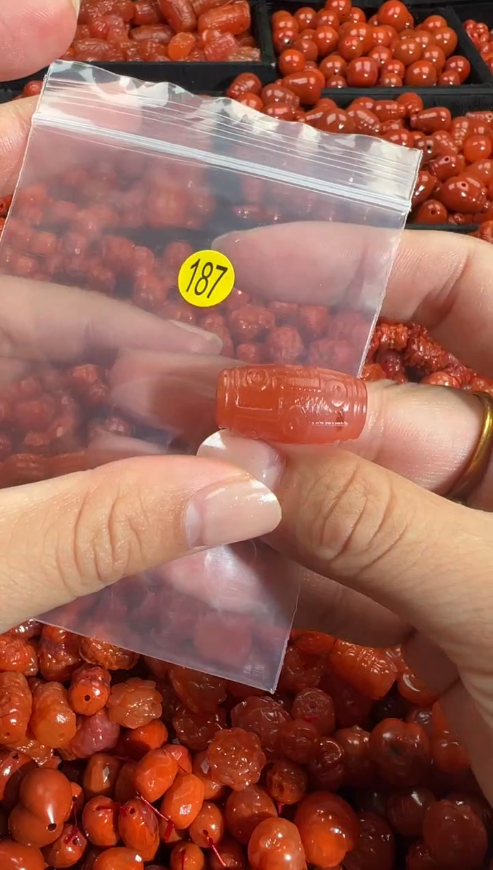 颈饰未镶嵌南红玛瑙1