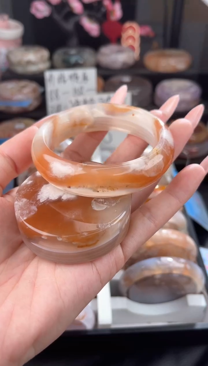 【闪购商品】石英质玉手镯未镶嵌56