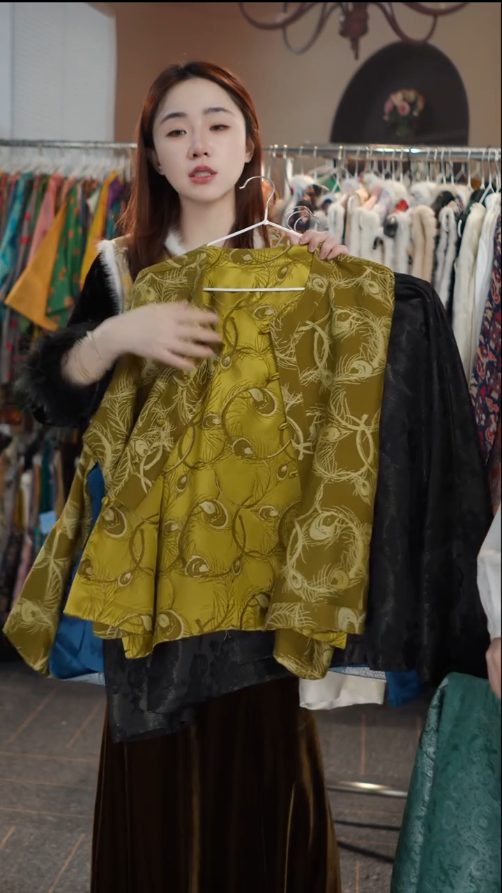 金羽毛丝羊毛开衫    