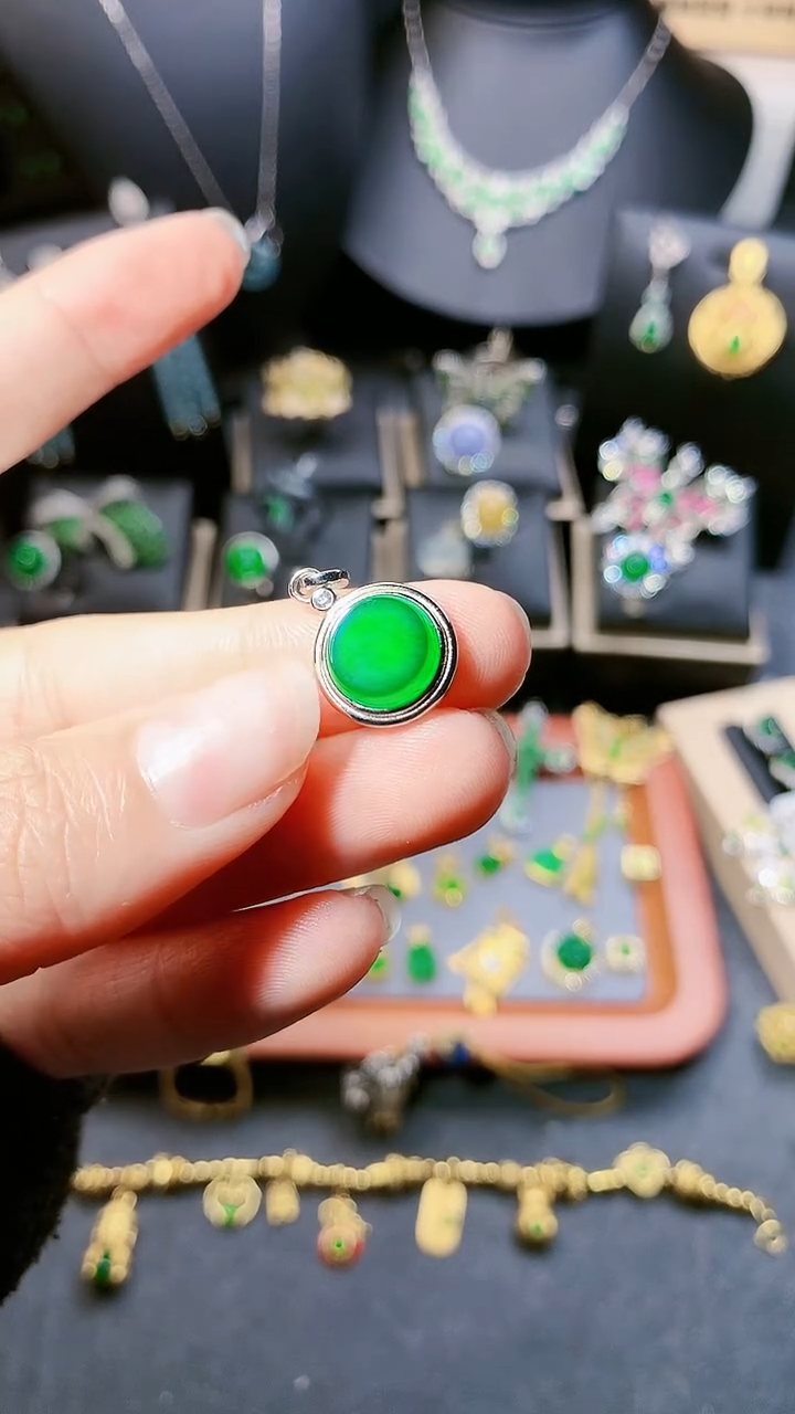【闪购商品】翡翠吊坠(赠链)银S925镶嵌吊坠