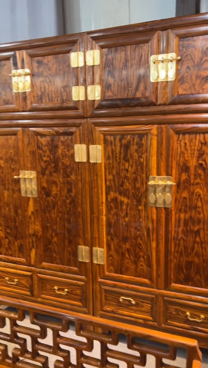 【闪购商品】花梨木类木雕柜子一对