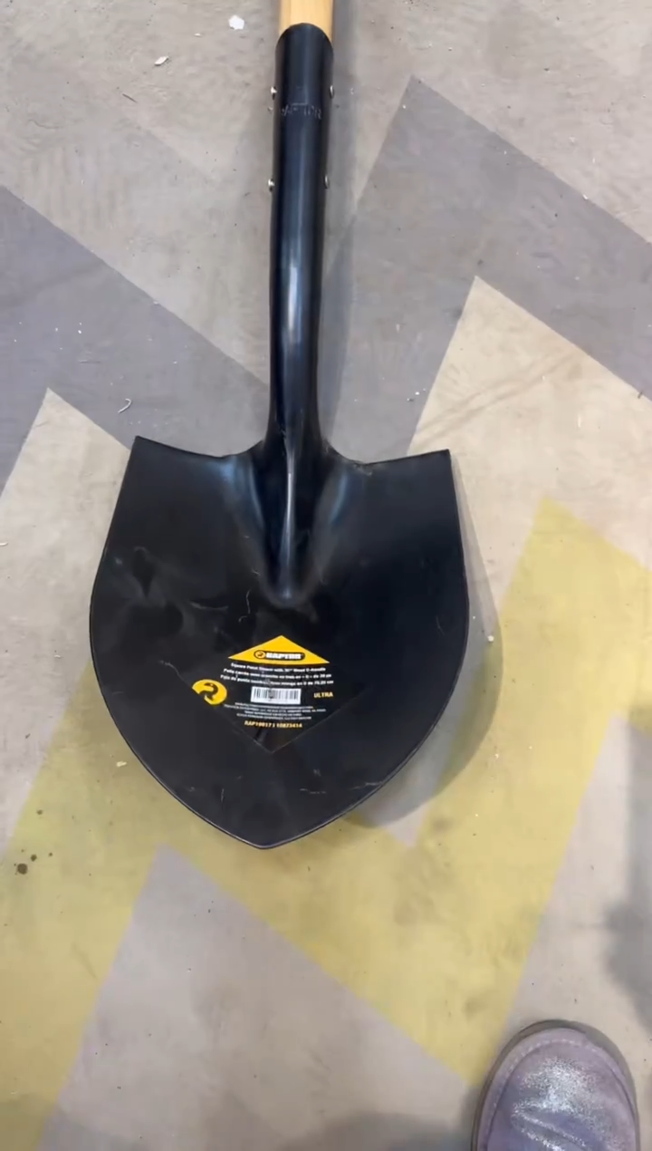 外贸短木柄尖锹0015