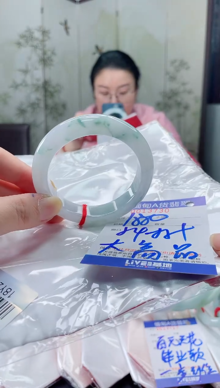 未镶嵌手镯翡翠短****?111111