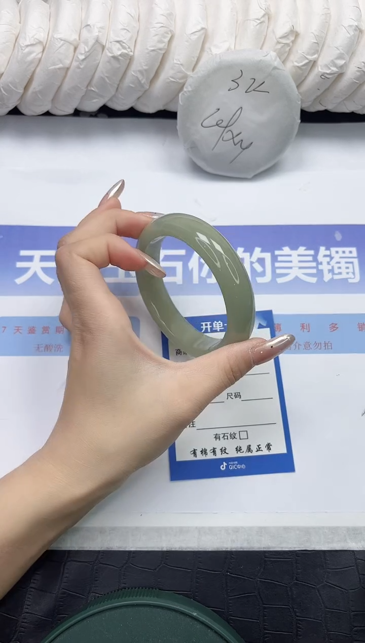 未镶嵌手镯石英质玉84-60