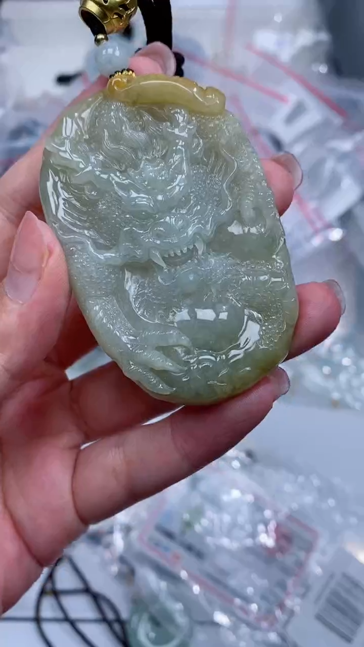 颈饰未镶嵌翡翠吊坠