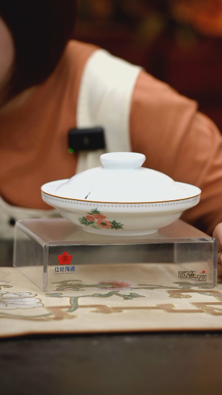 1个微瑕烂漫花季7英寸带盖合和器