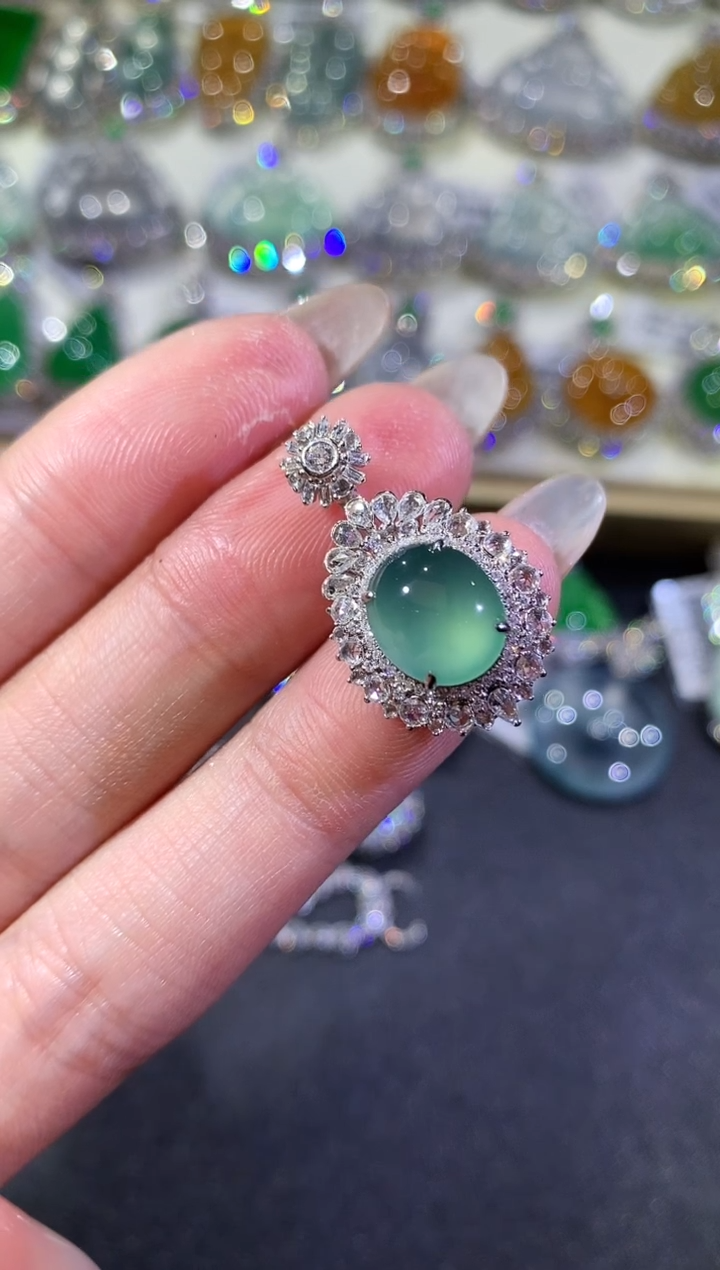 【闪购商品】翡翠吊坠(不含链)18K金镶嵌92-蛋面