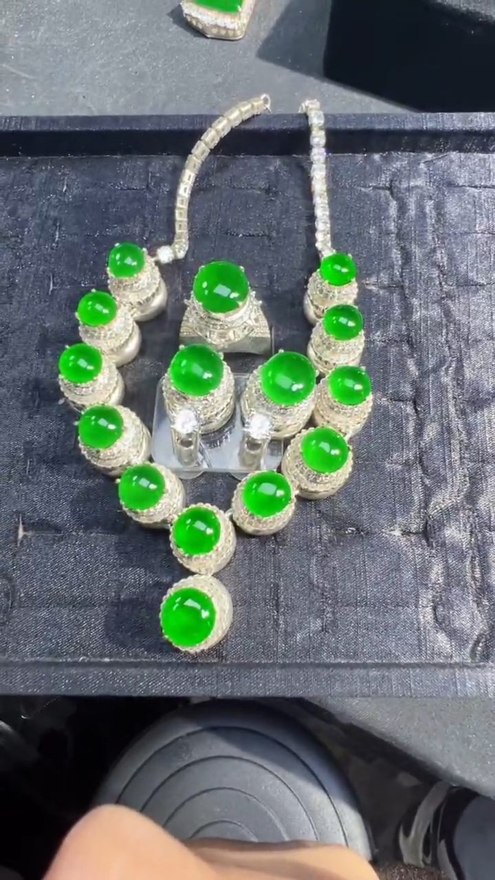 【闪购商品】定制翡翠未镶嵌三件套商品多样性发货1