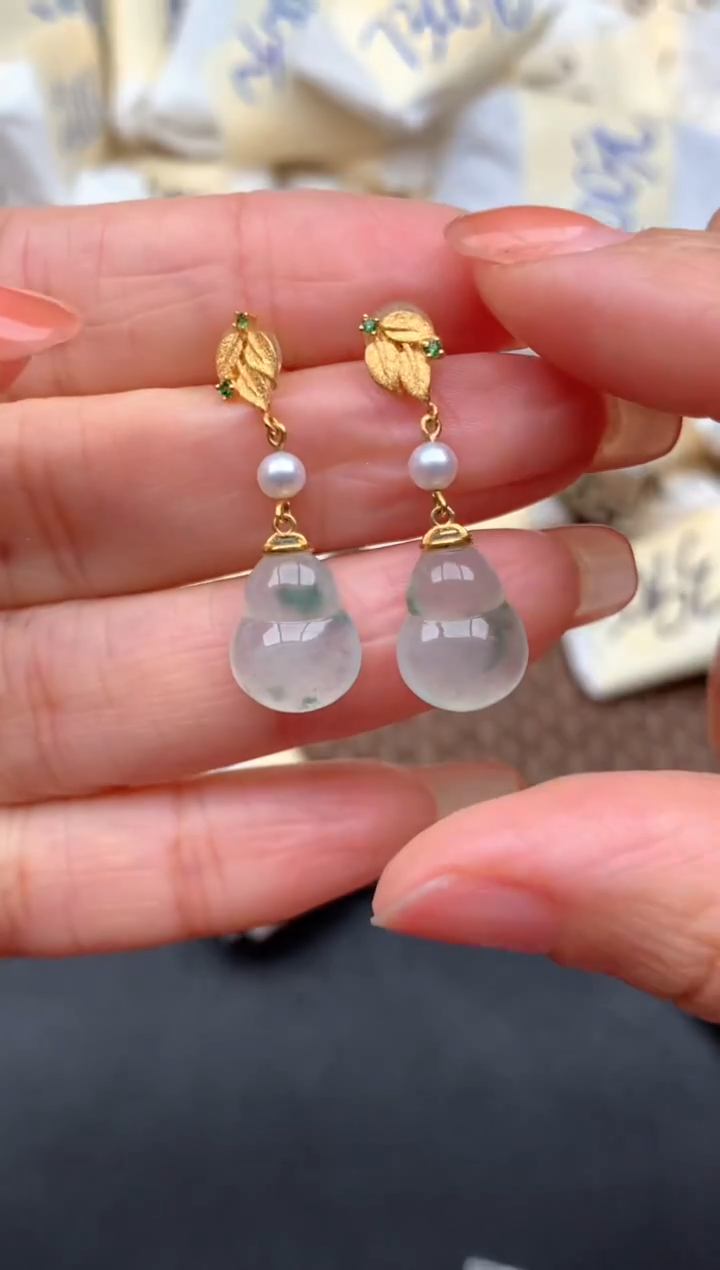 18K金镶嵌挂件翡翠1