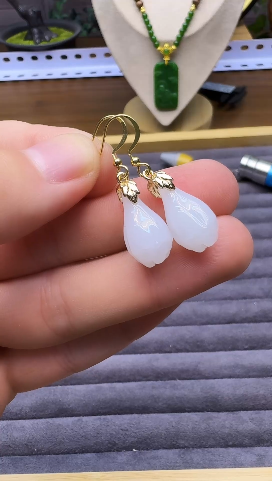 14K金镶嵌和田玉耳饰E162      