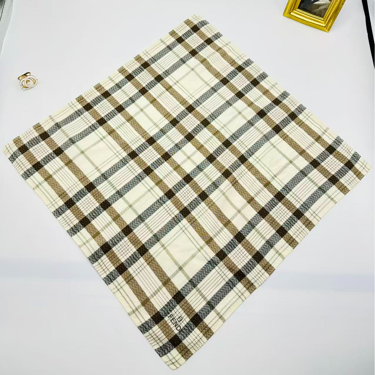 95新 FENDI/芬迪 海囤/芬迪/丝巾/yy09517