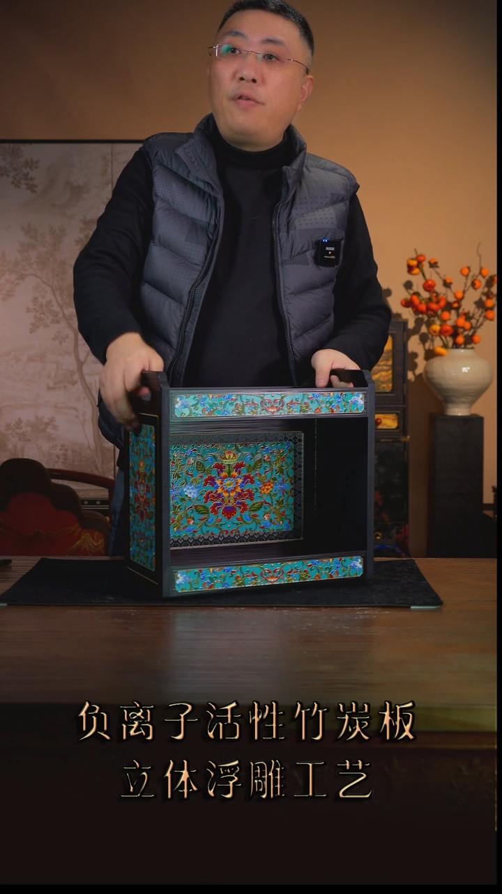 壹藏贰宝釉面繁花图案置物架