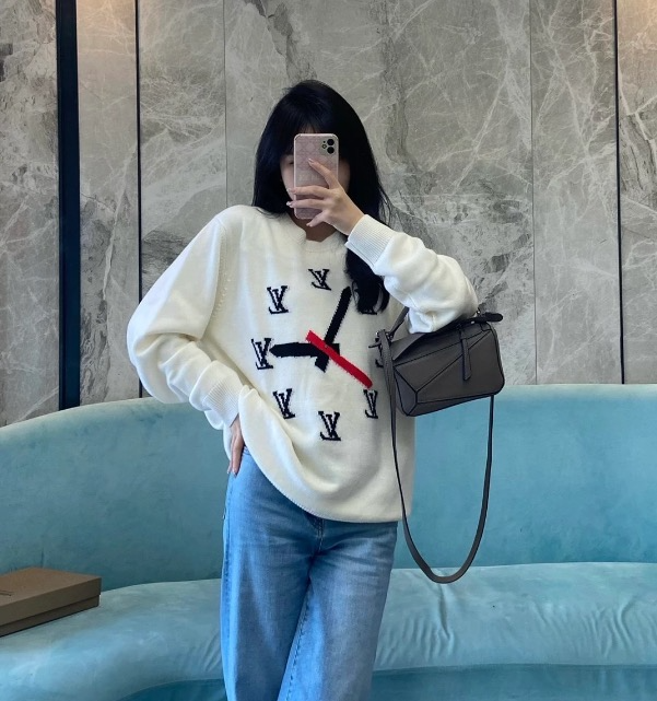 95新 LouisVuitton/路易威登  IM0097  logo时钟嵌花针织衫 L码 