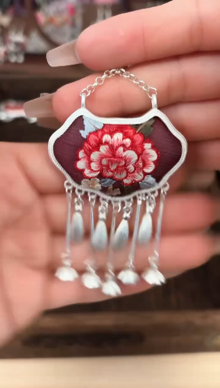 织绣非遗艺枝独秀老绣饰品224