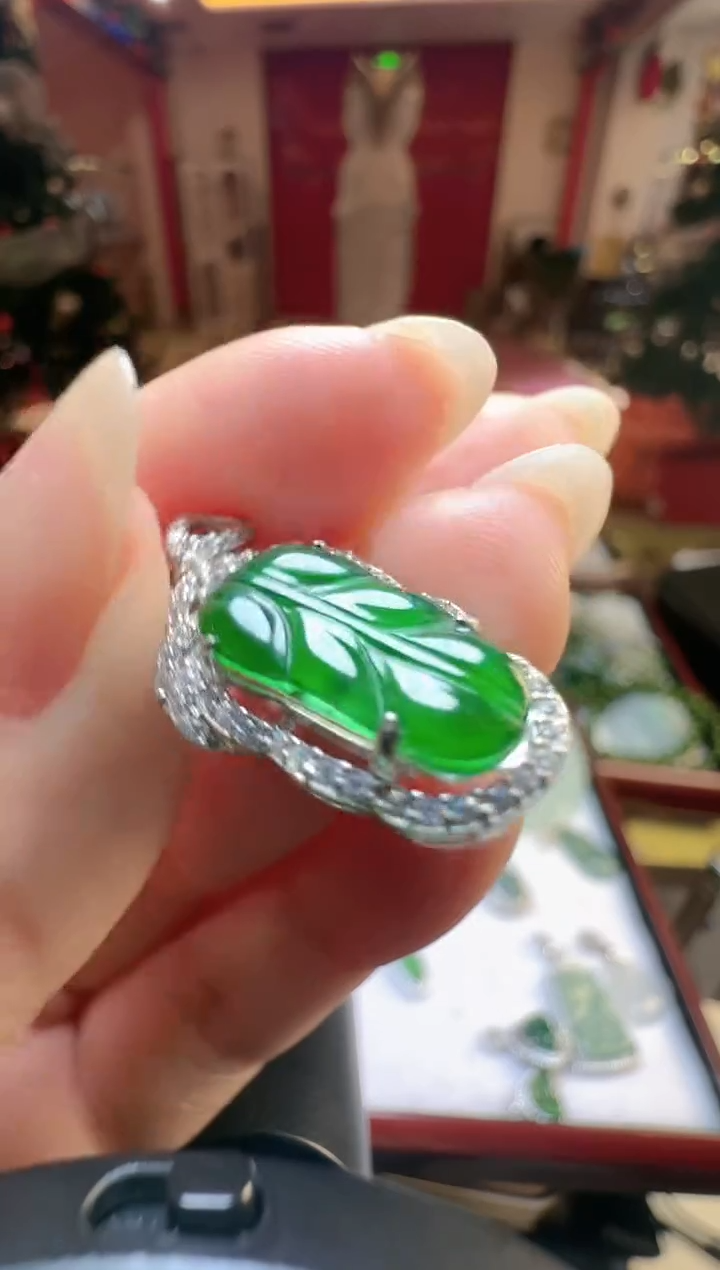 【闪购商品】翡翠吊坠(不含链)未镶嵌翡翠