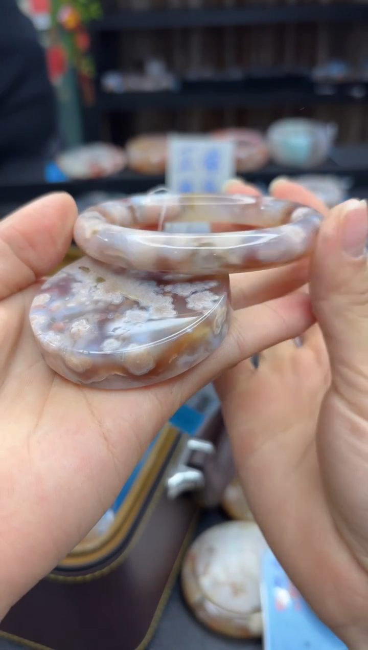 【闪购商品】石英质玉手镯未镶嵌2037（56圈贈送鐲心）