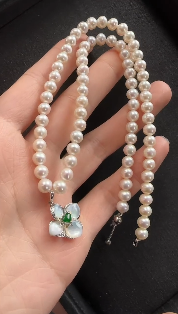 颈饰18K金镶嵌翡翠640花花一条