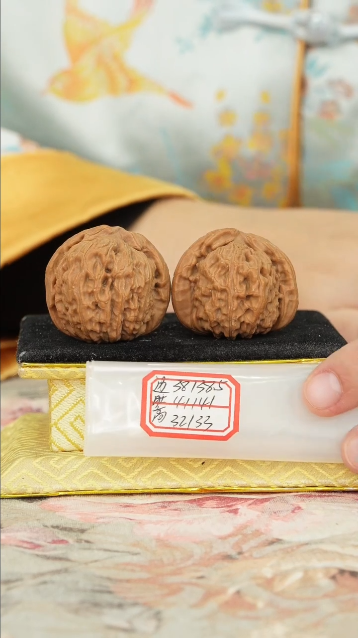 【闪购商品】文玩核桃把件白狮子