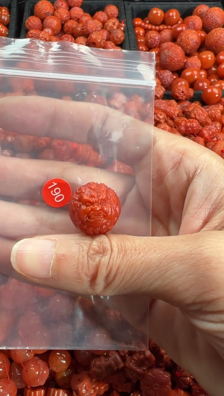 南红玛瑙未镶嵌颈饰1