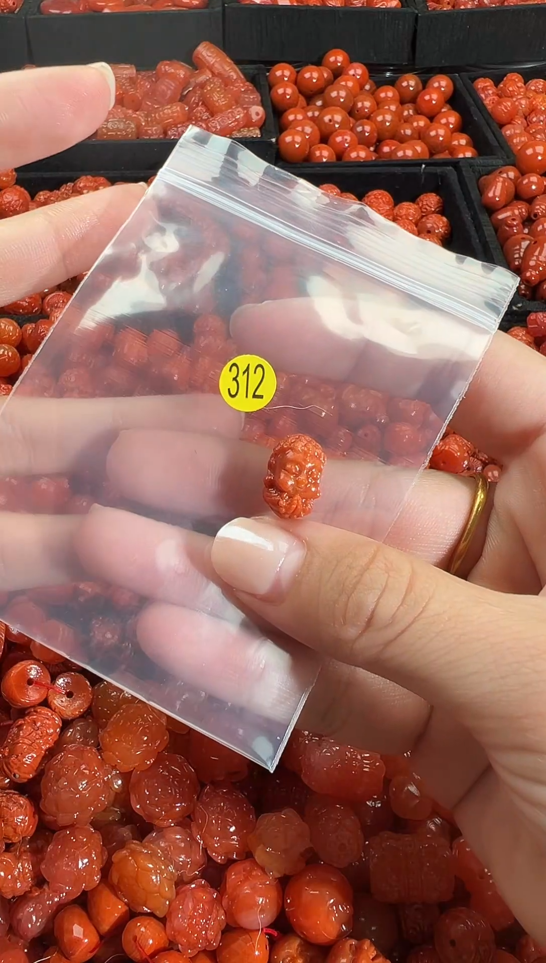 颈饰未镶嵌南红玛瑙1