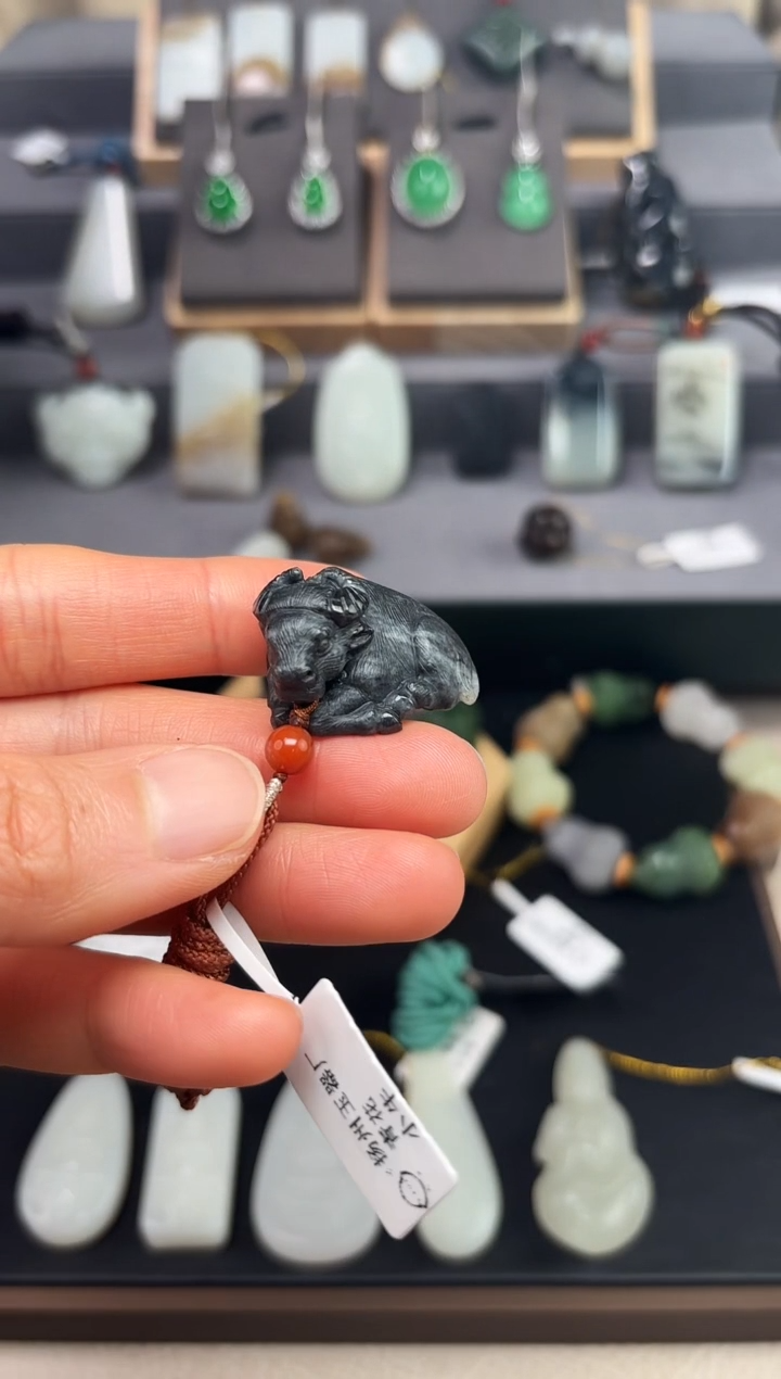 【闪购商品】和田玉颈饰未镶嵌青花 牛