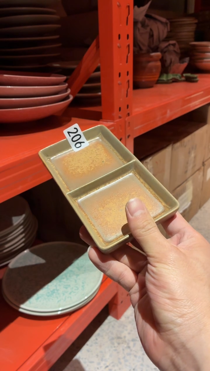 瓷片小*猪206 黄流沙双格料碟1个