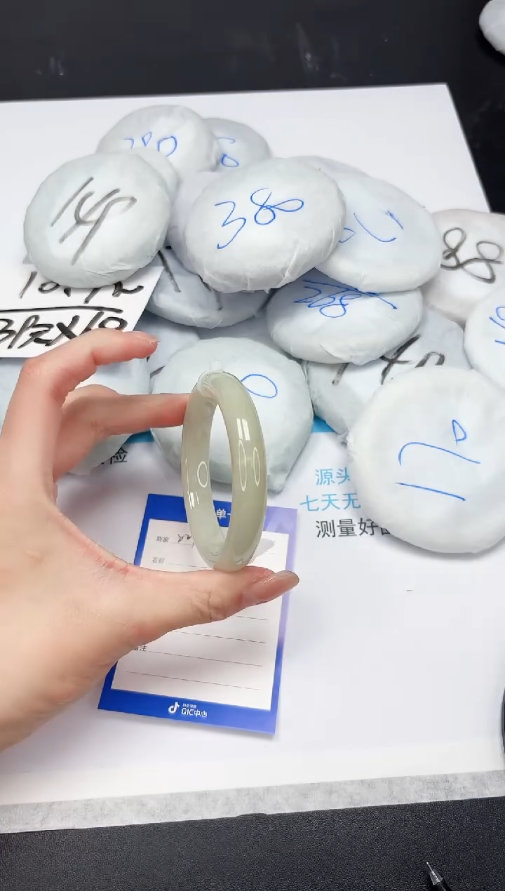 【闪购商品】和田玉手镯未镶嵌A221-55.9