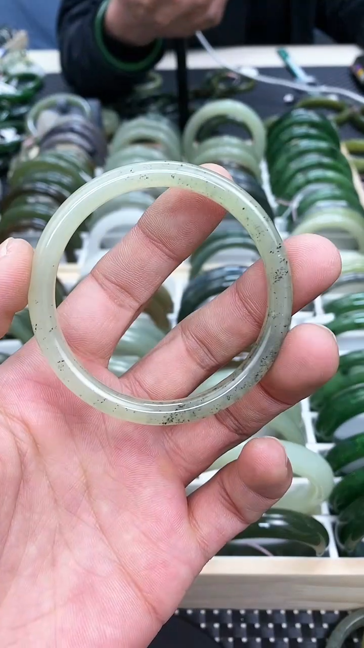 【闪购商品】和田玉手镯未镶嵌52.6