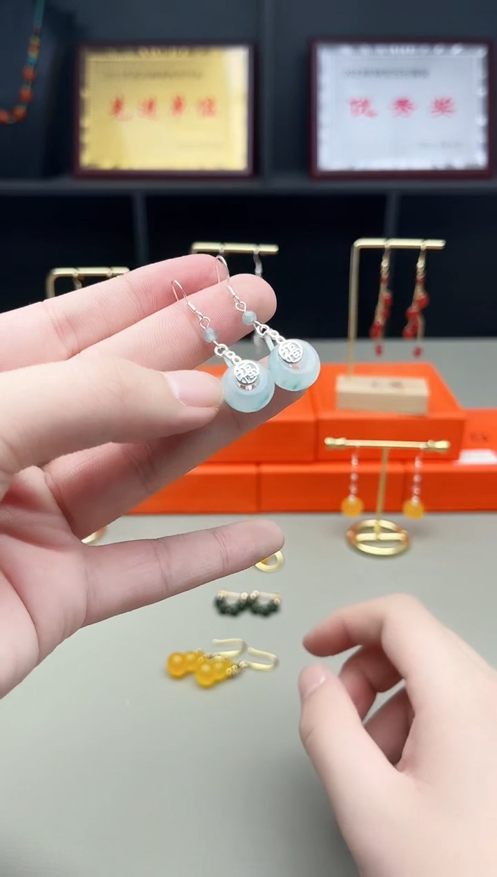 未镶嵌石英质玉（天山翠）耳钉721