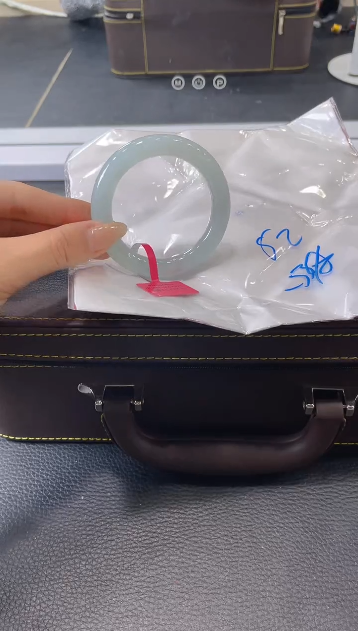 【闪购商品】翡翠手镯未镶嵌手镯