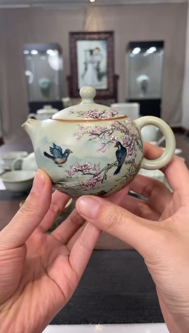 【闪购商品】壶余秀华老师作品俏西施（春桃报喜）