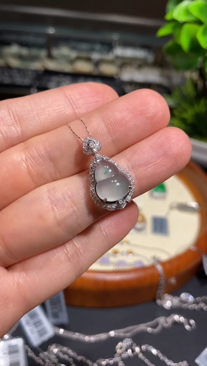 【闪购商品】翡翠颈饰18K金镶嵌吊坠